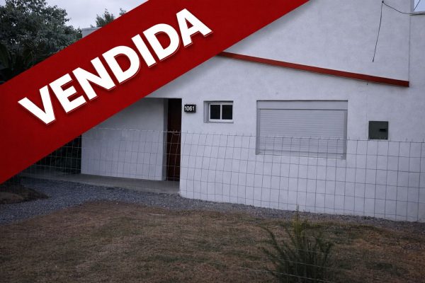 portada con cartel vendida